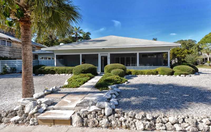 homes for sale in siesta key florida