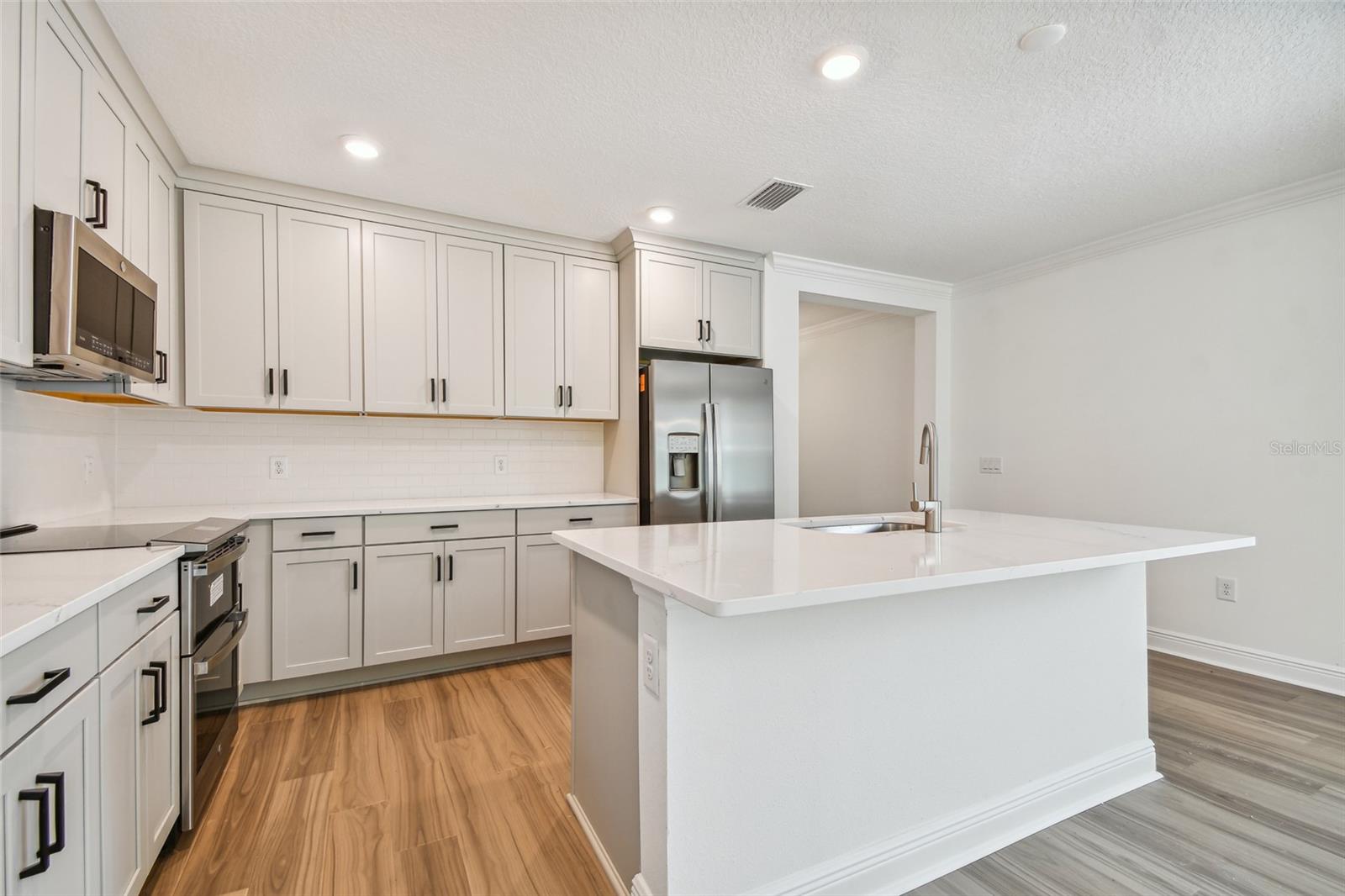 Listing Image #12