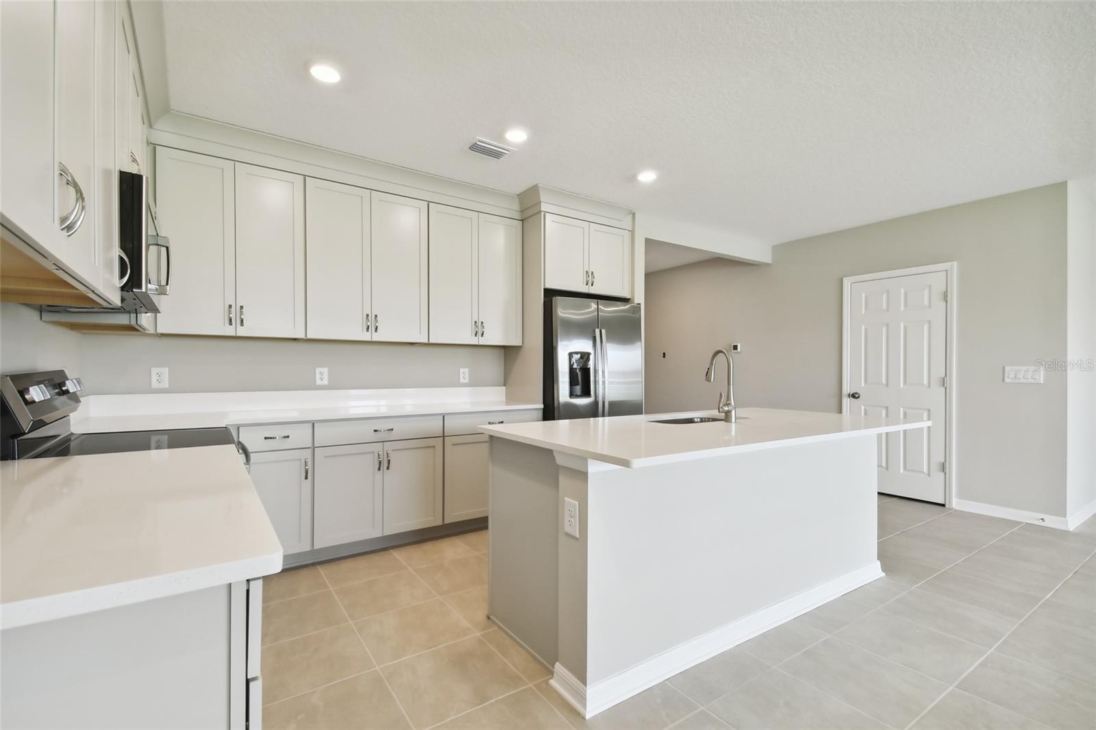 Listing Image #11