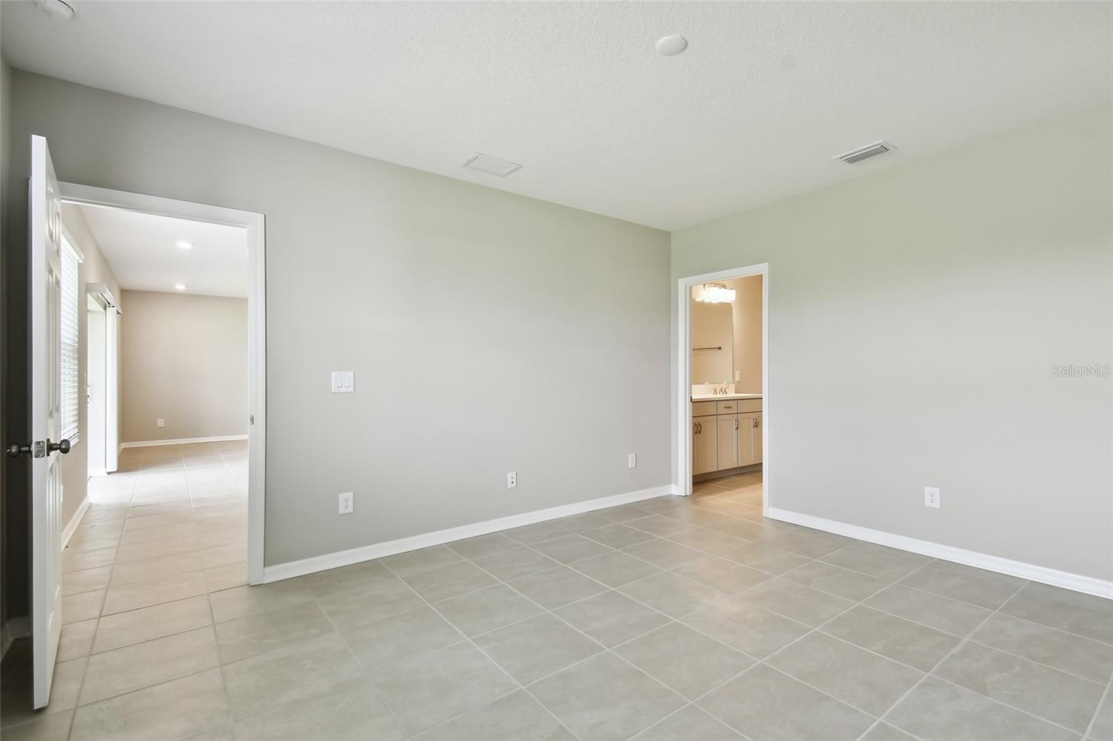 Listing Image #23