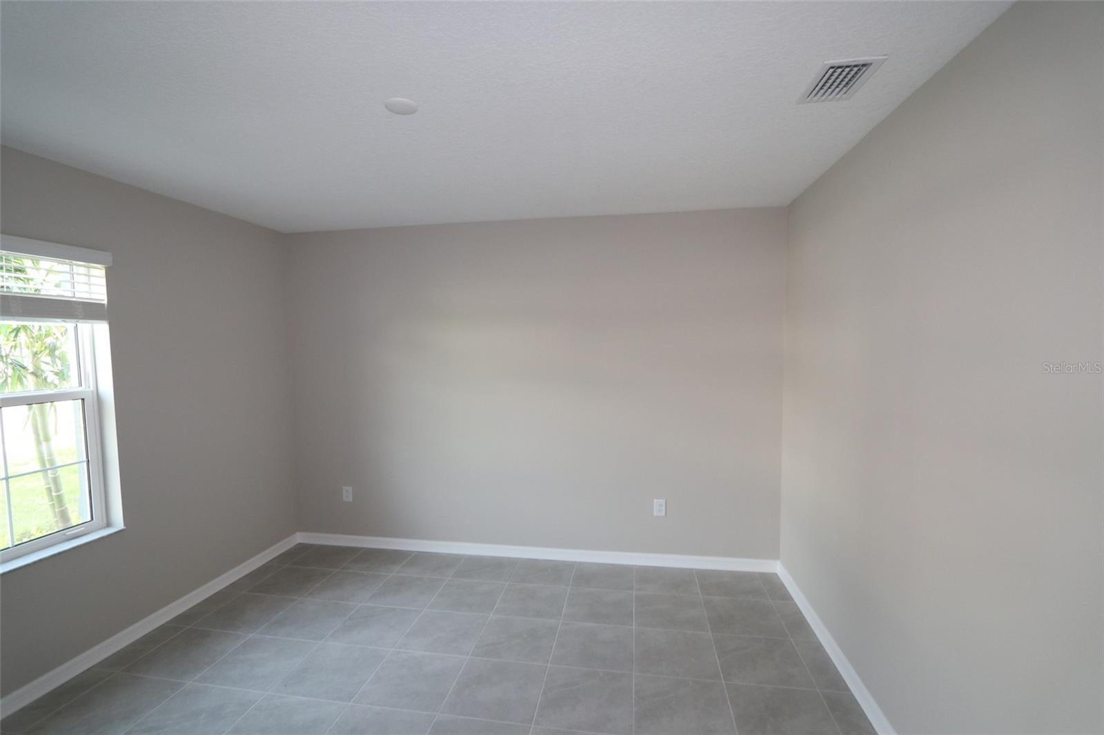 Listing Image #9