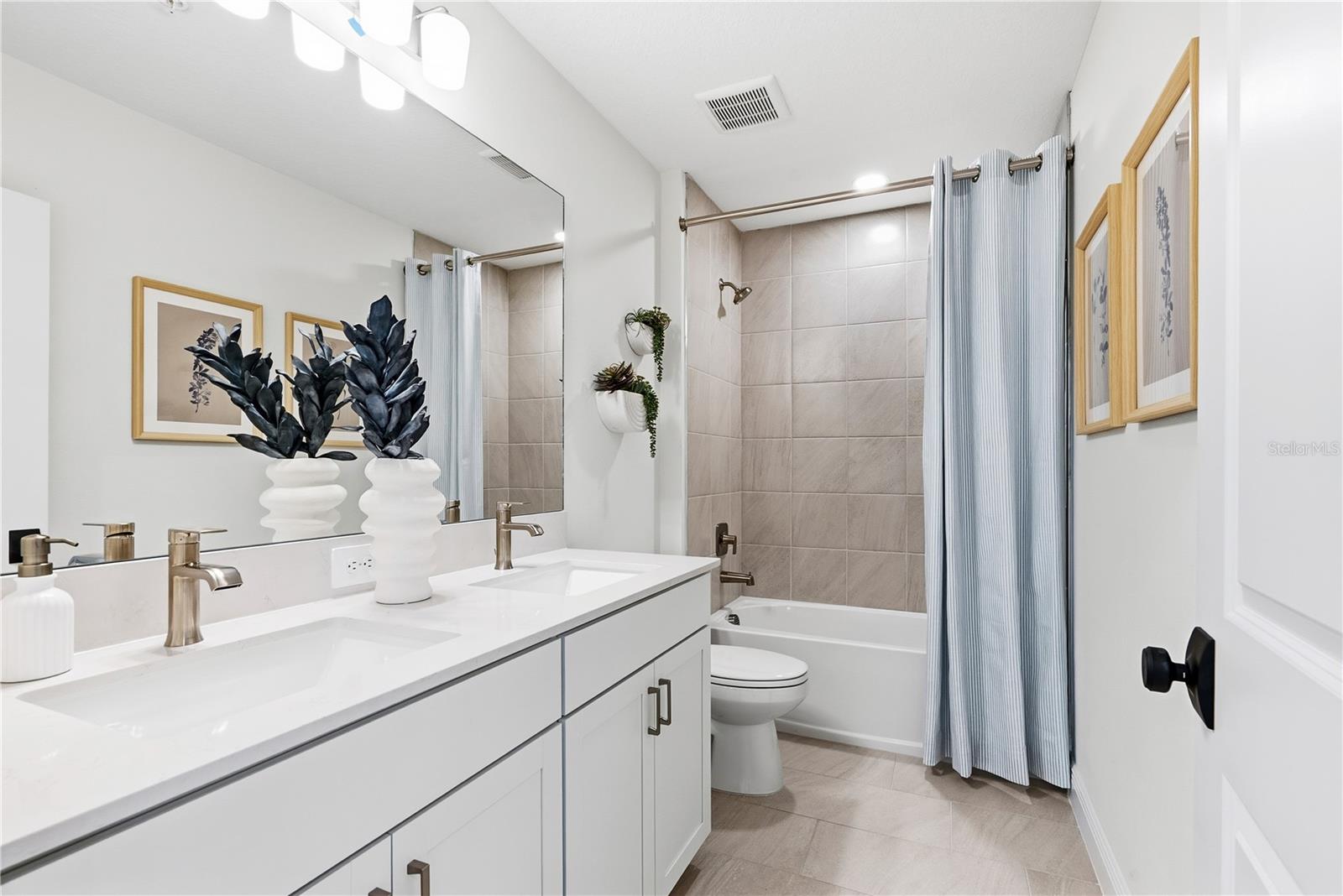 Listing Image #12