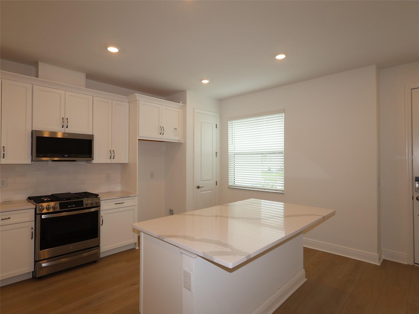 Listing Image #3