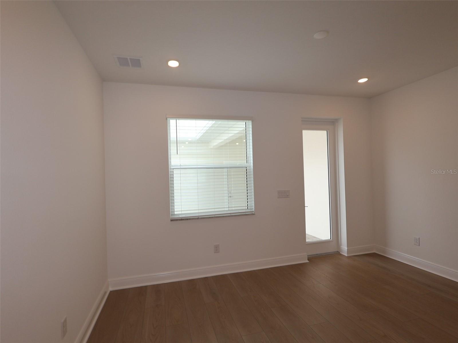 Listing Image #7