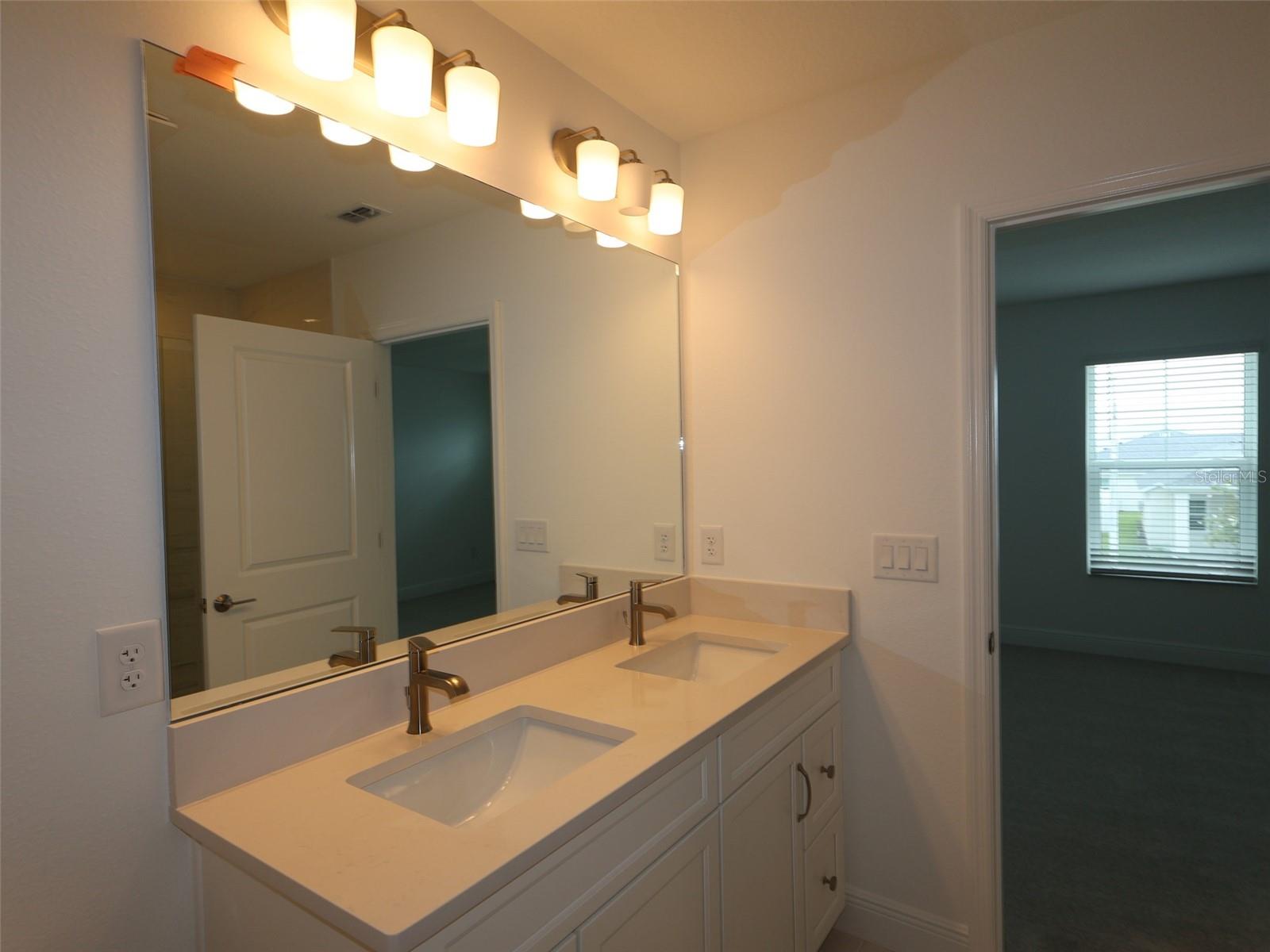 Listing Image #12