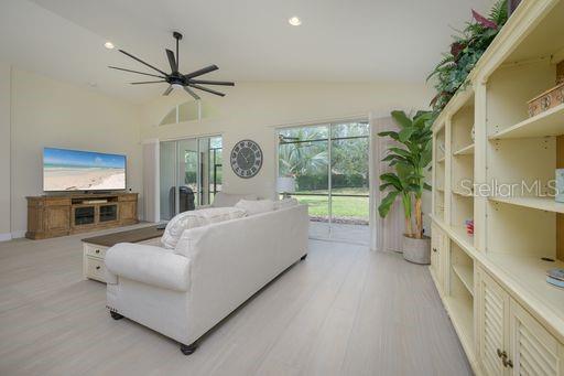 Listing Image #4