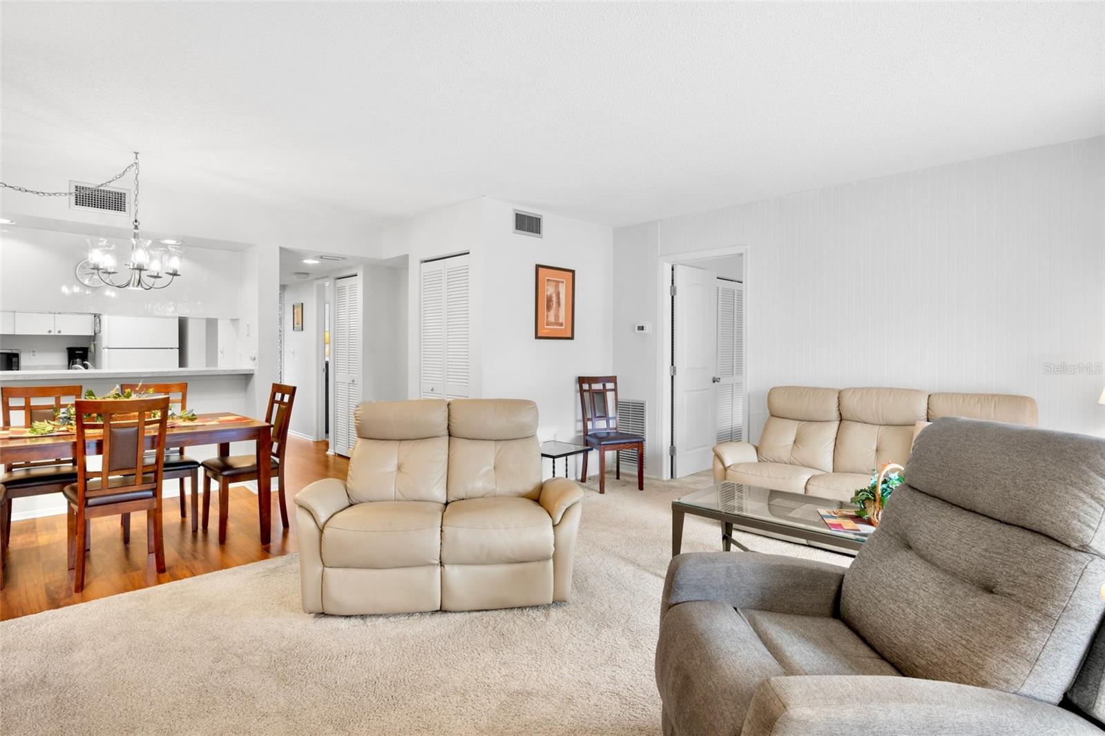 Listing Image #4