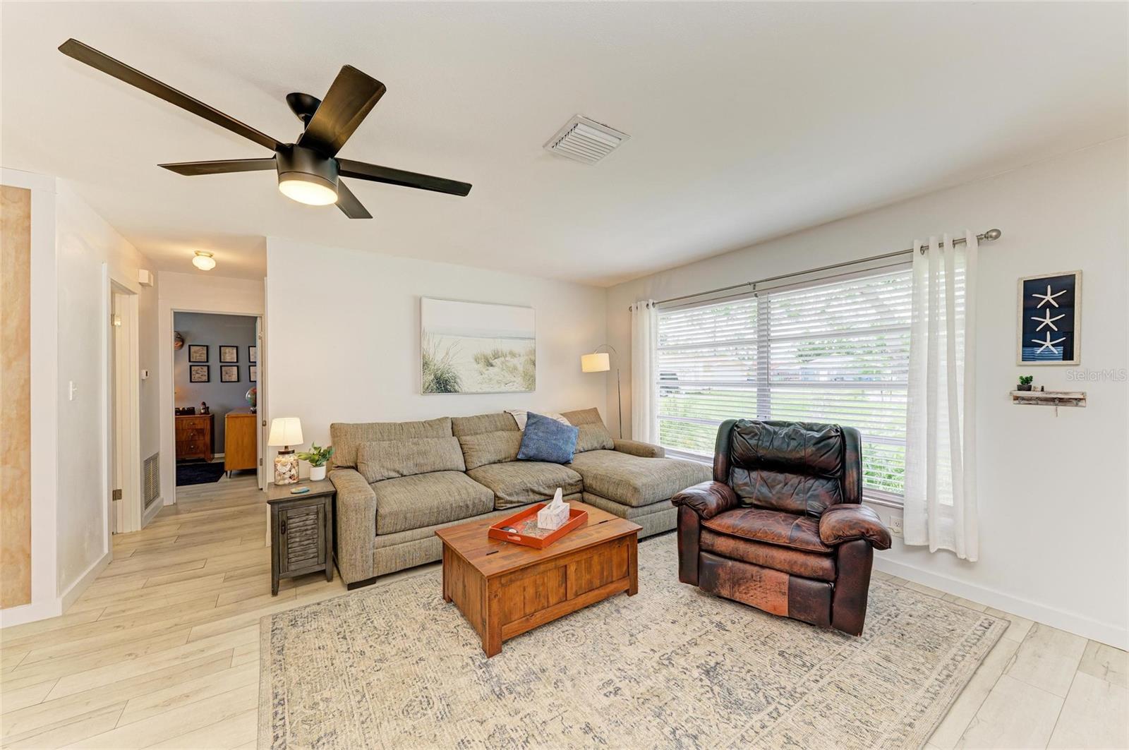 Listing Image #12