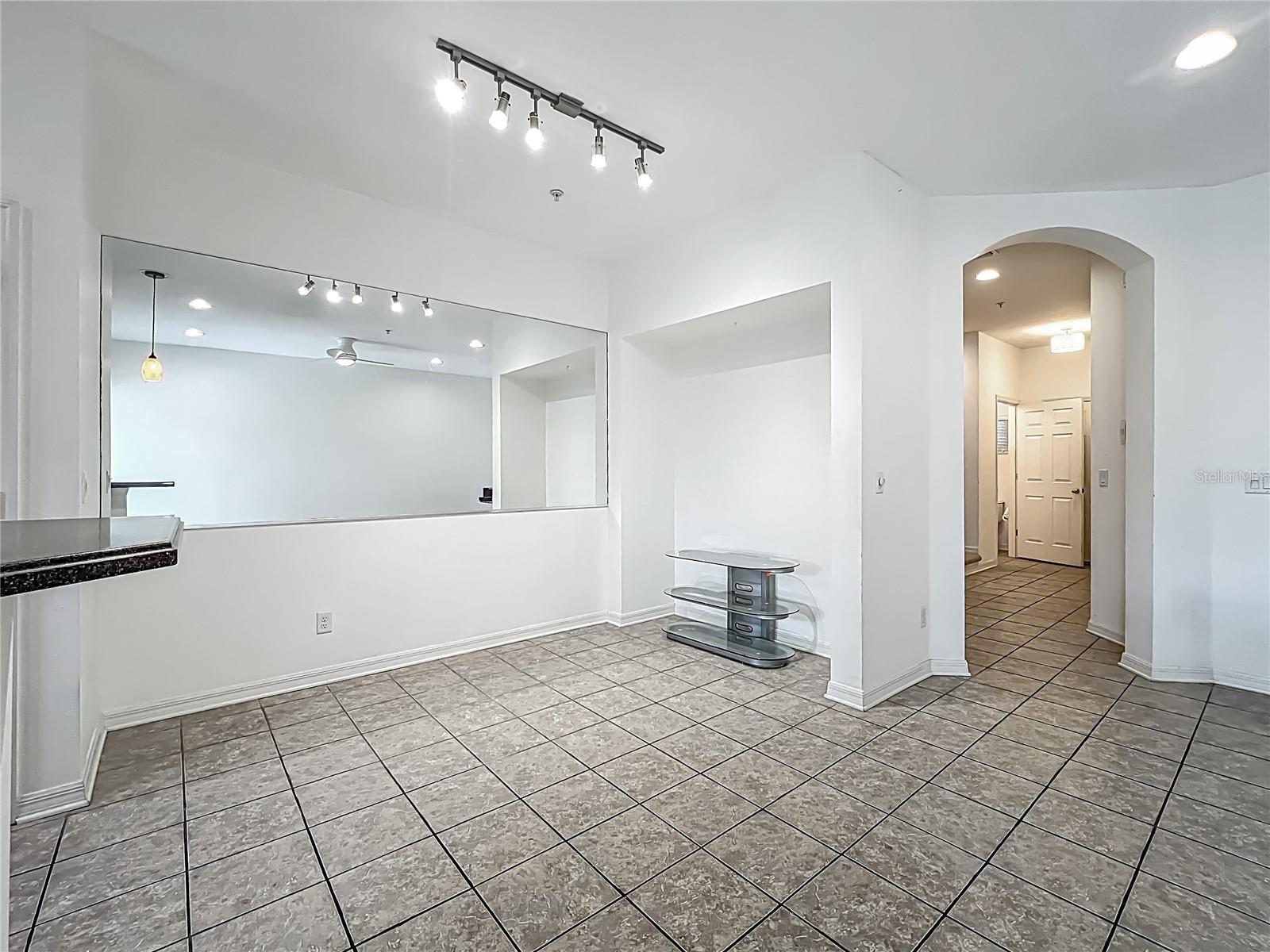Listing Image #9