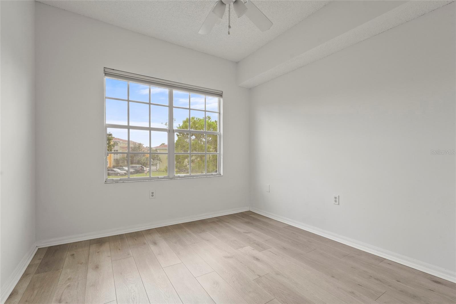 Listing Image #33