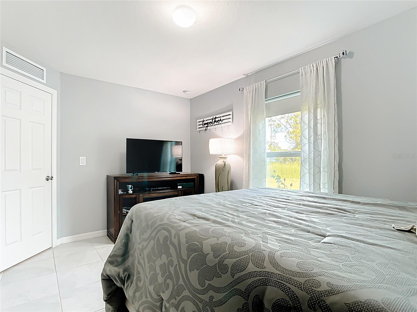 Listing Image #11