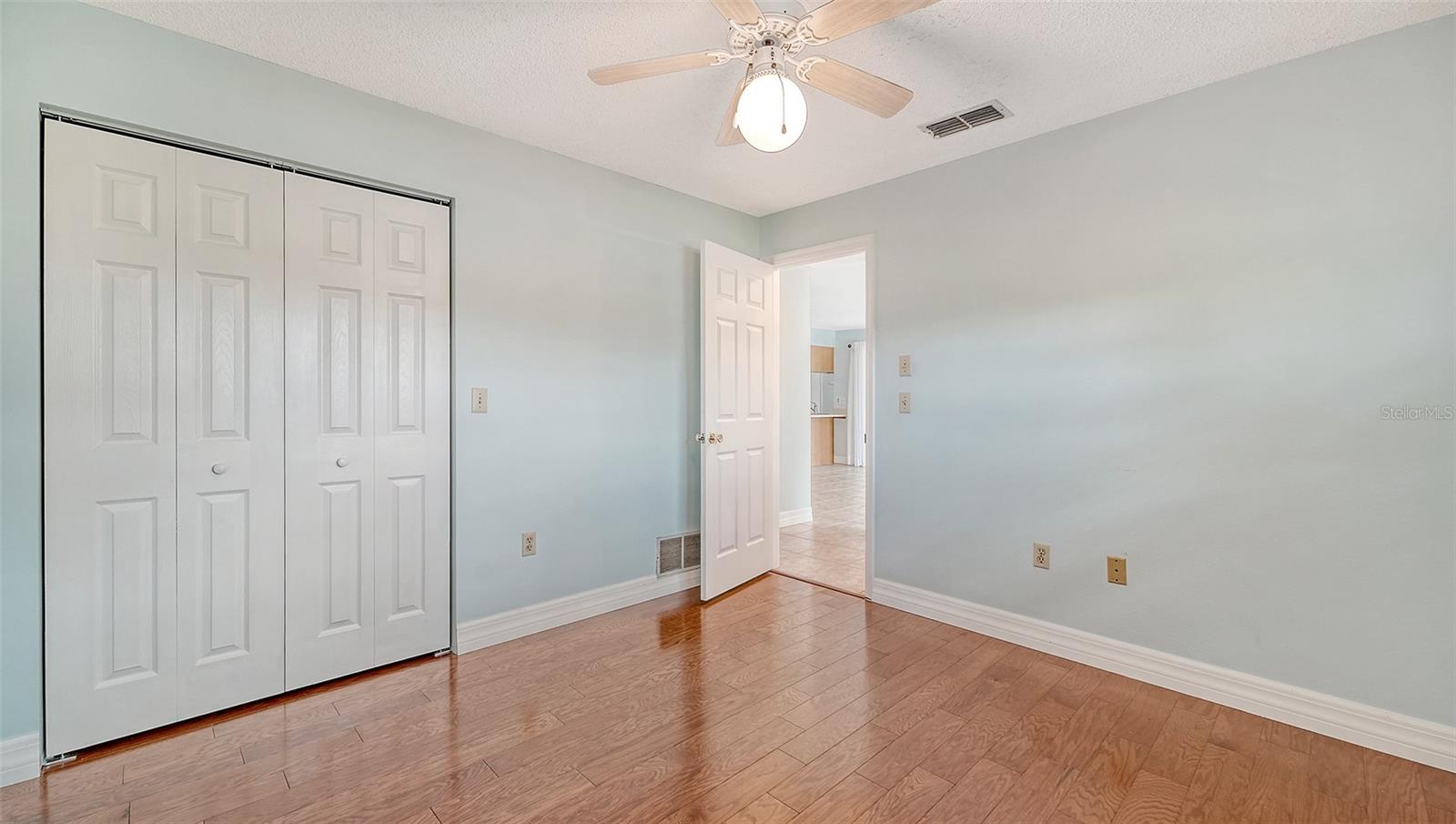 Listing Image #15