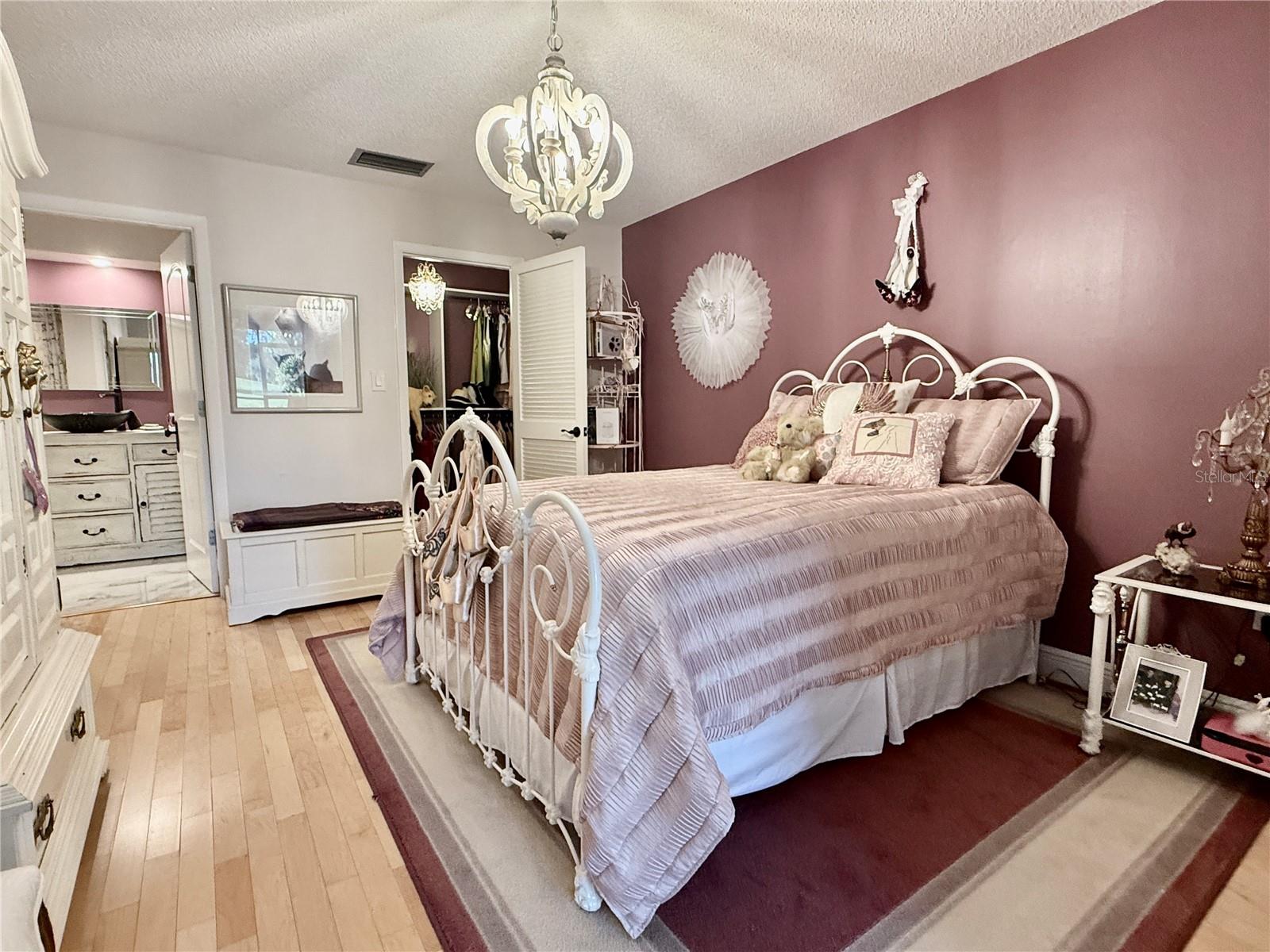 Listing Image #17