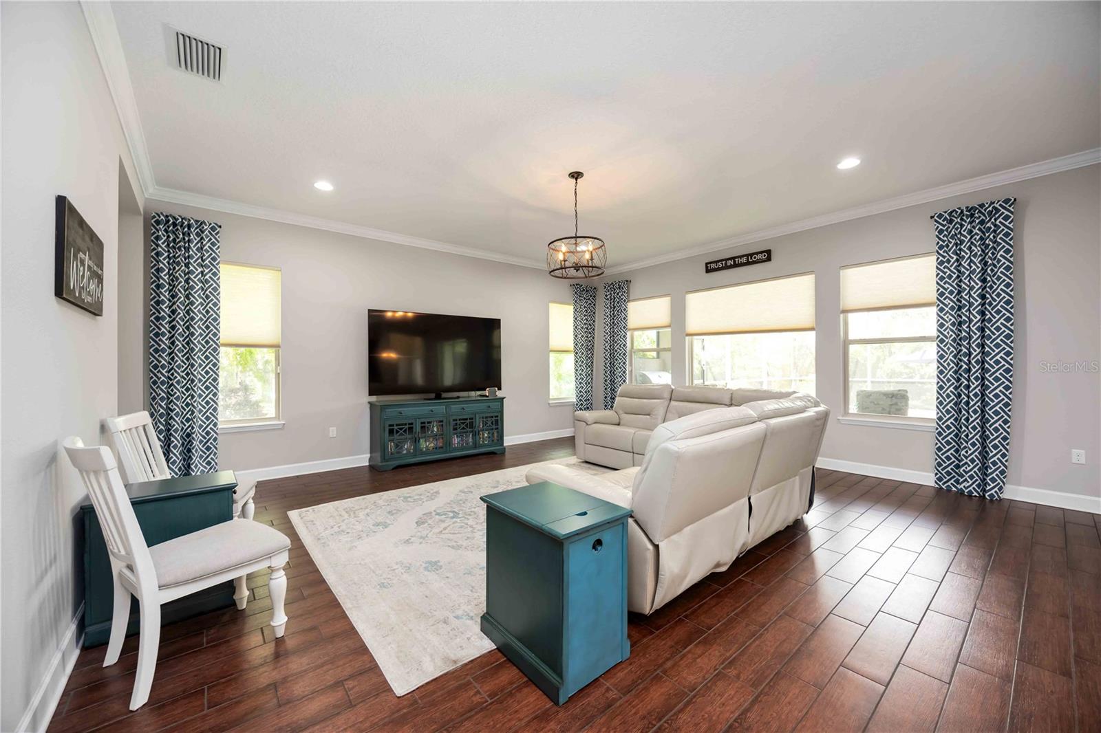 Listing Image #10