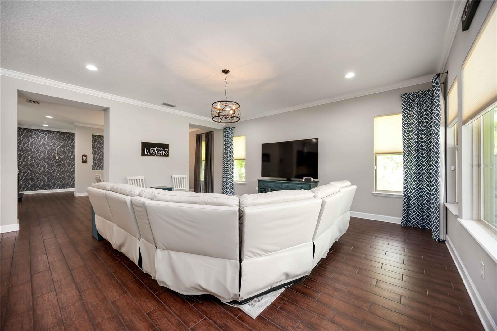 Listing Image #11