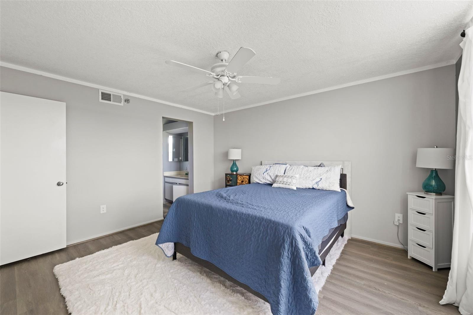 Listing Image #9