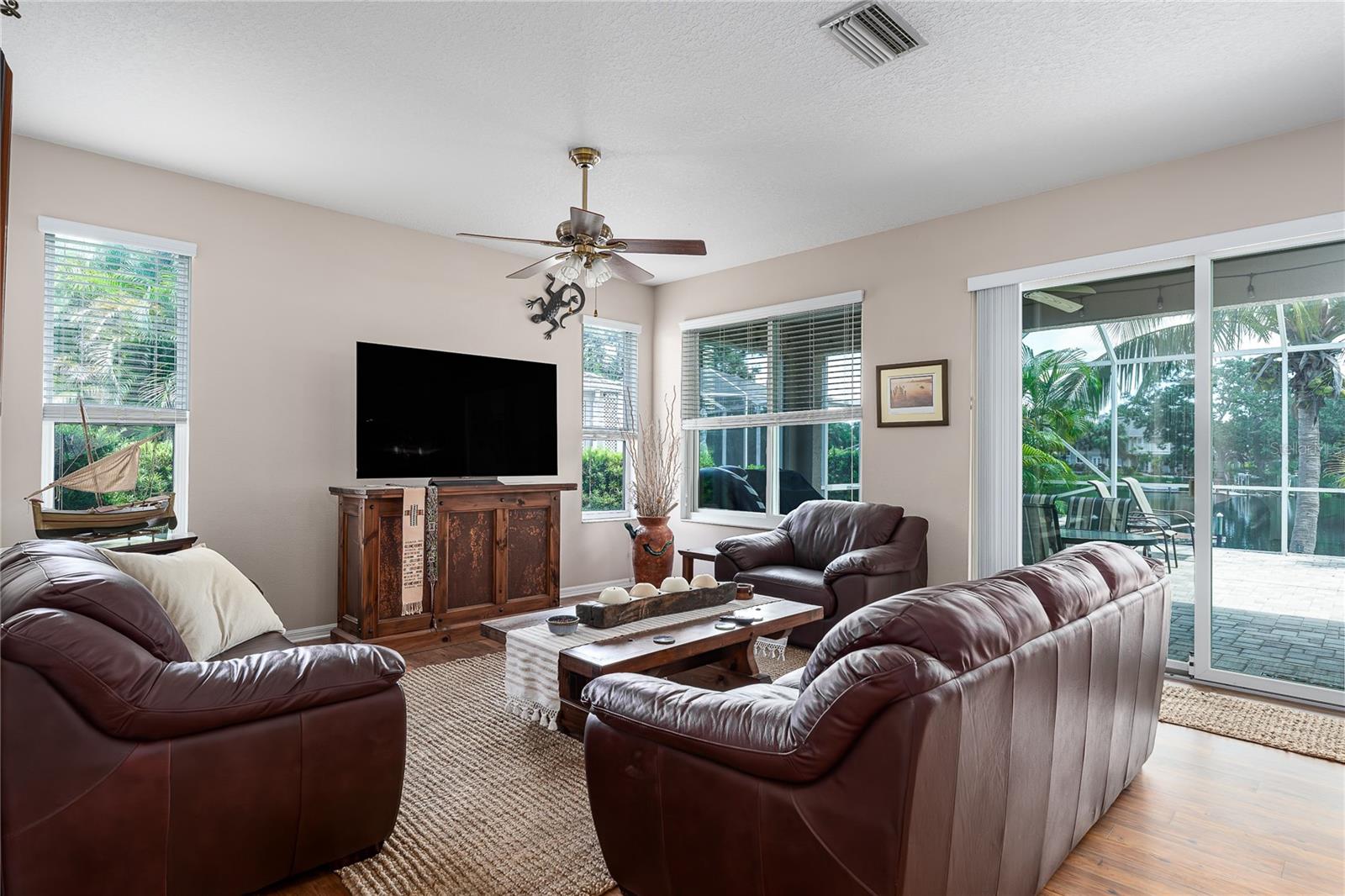 Listing Image #11