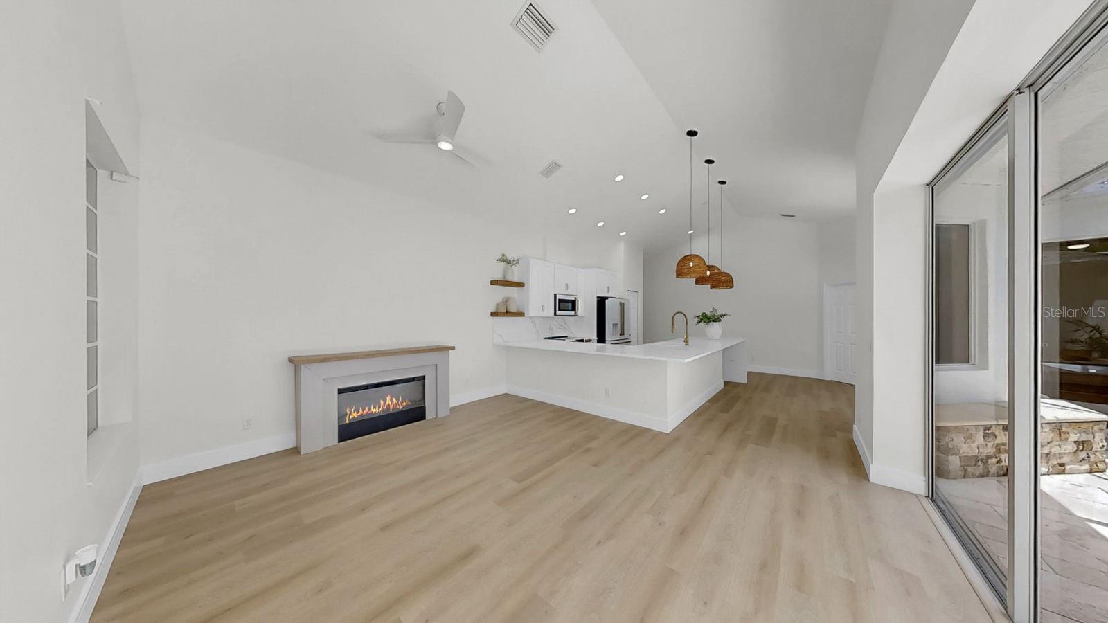 Listing Image #11