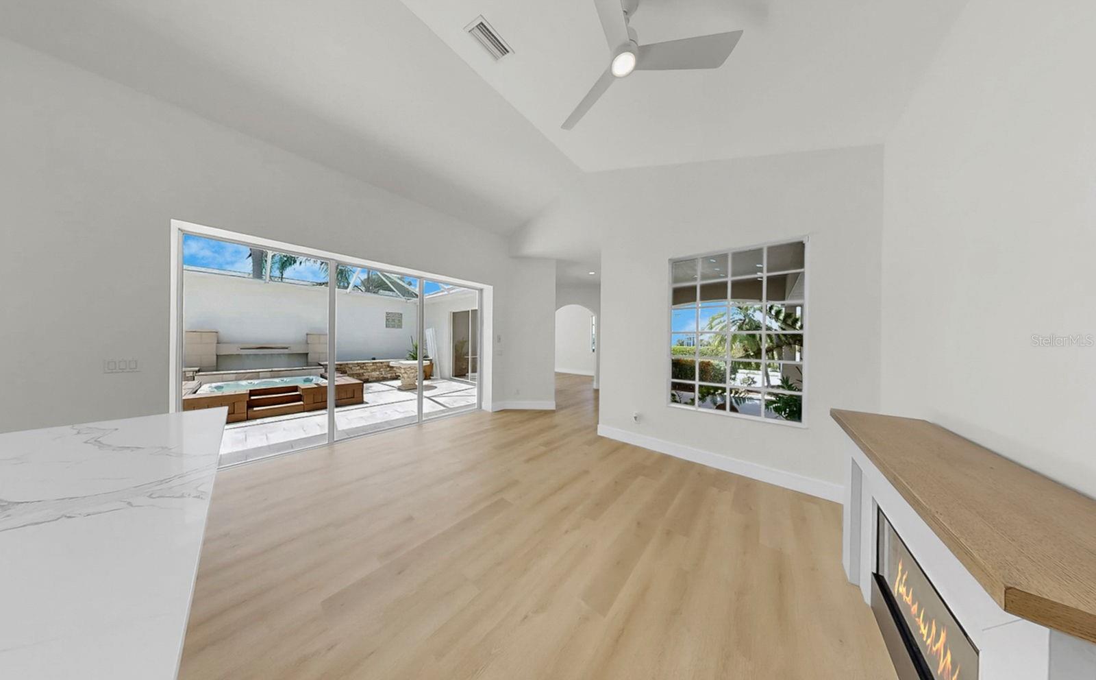 Listing Image #12