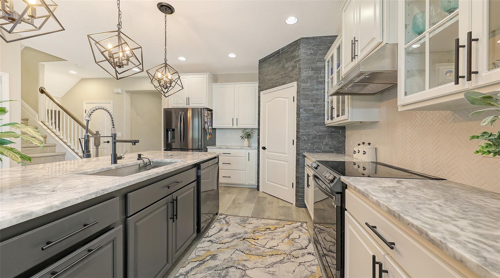 Listing Image #10