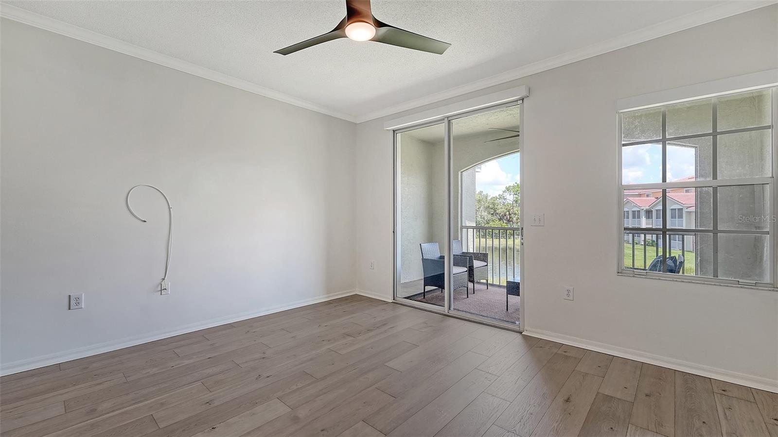 Listing Image #11