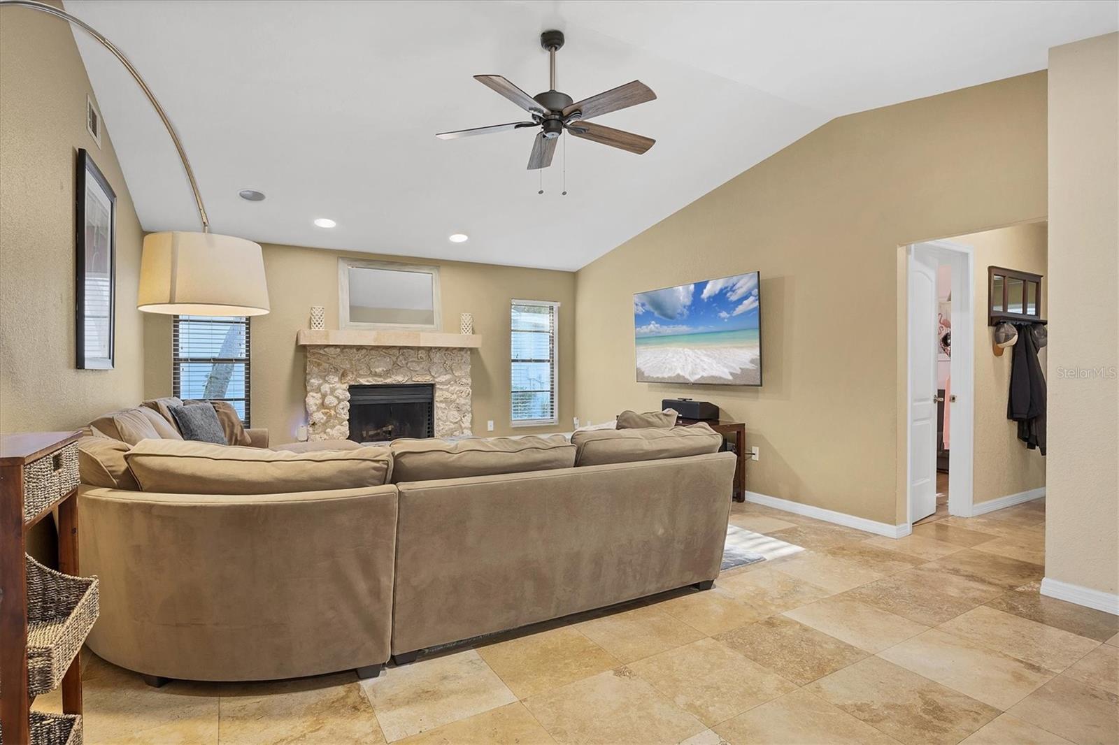 Listing Image #12