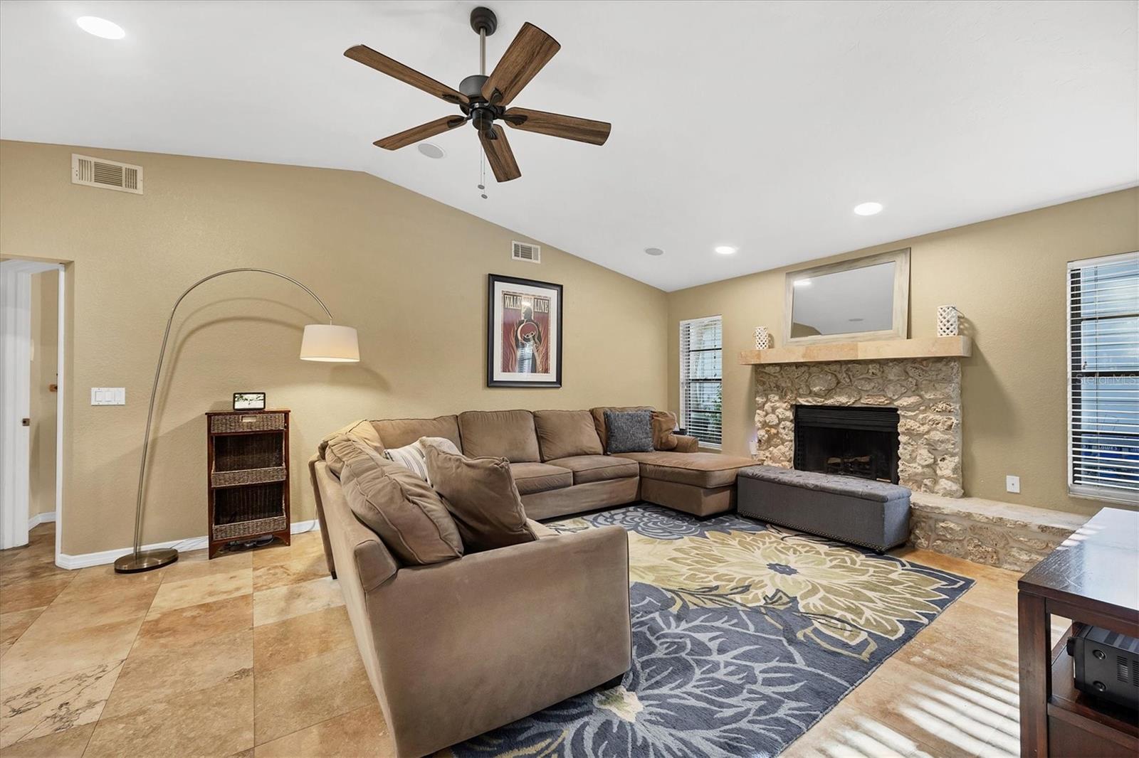 Listing Image #13