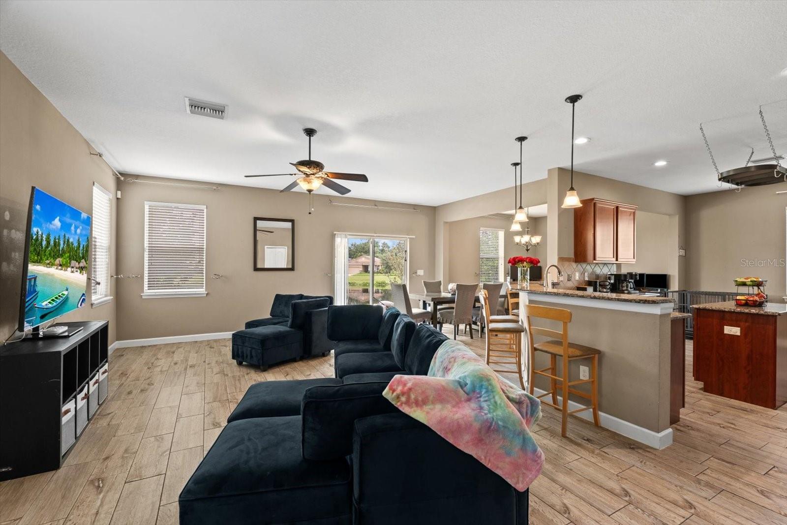 Listing Image #9