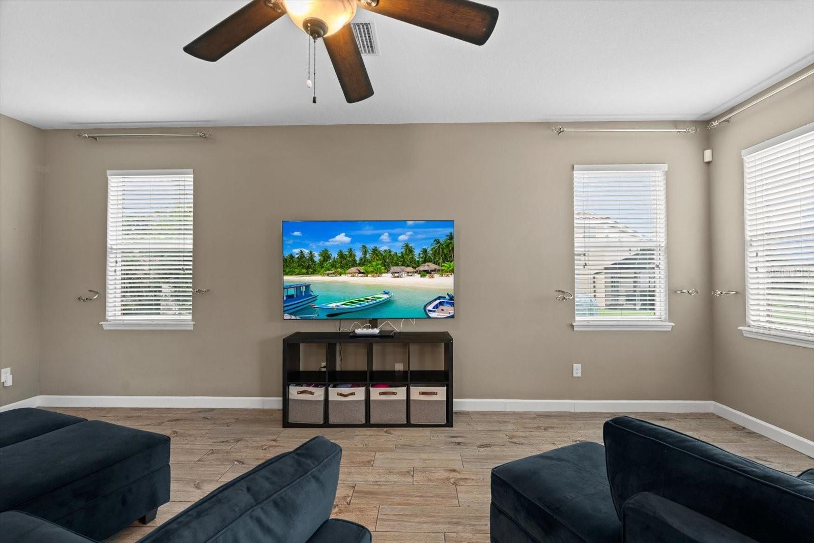 Listing Image #12