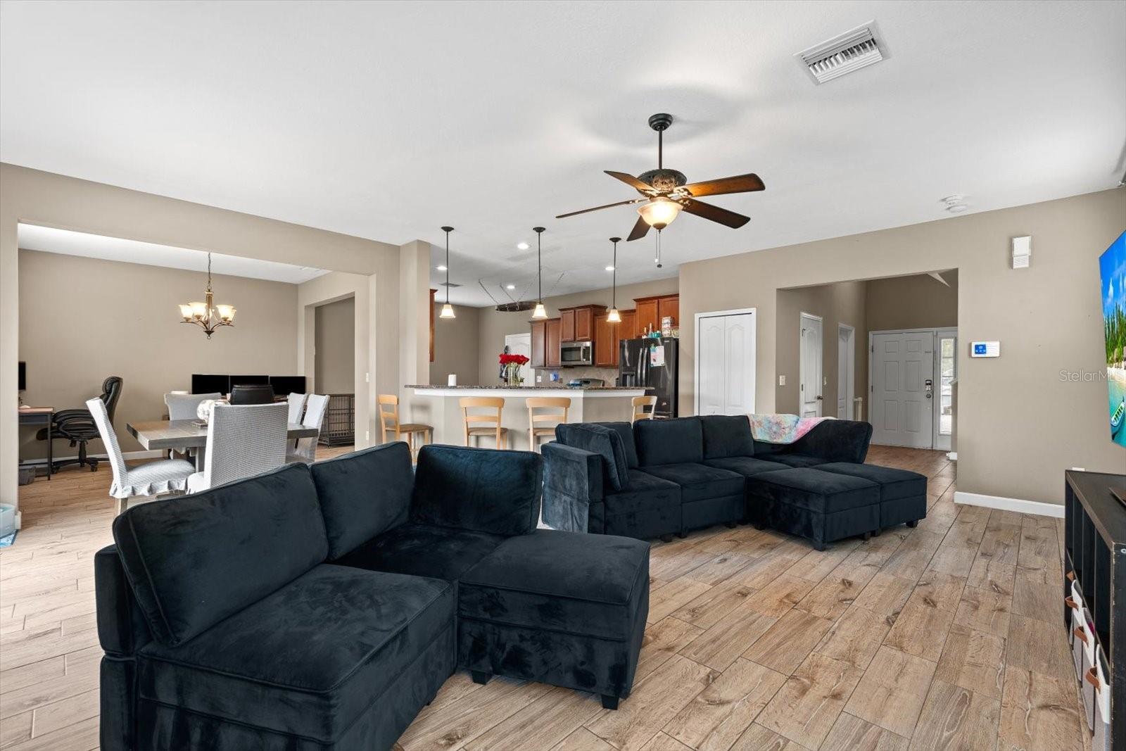 Listing Image #13