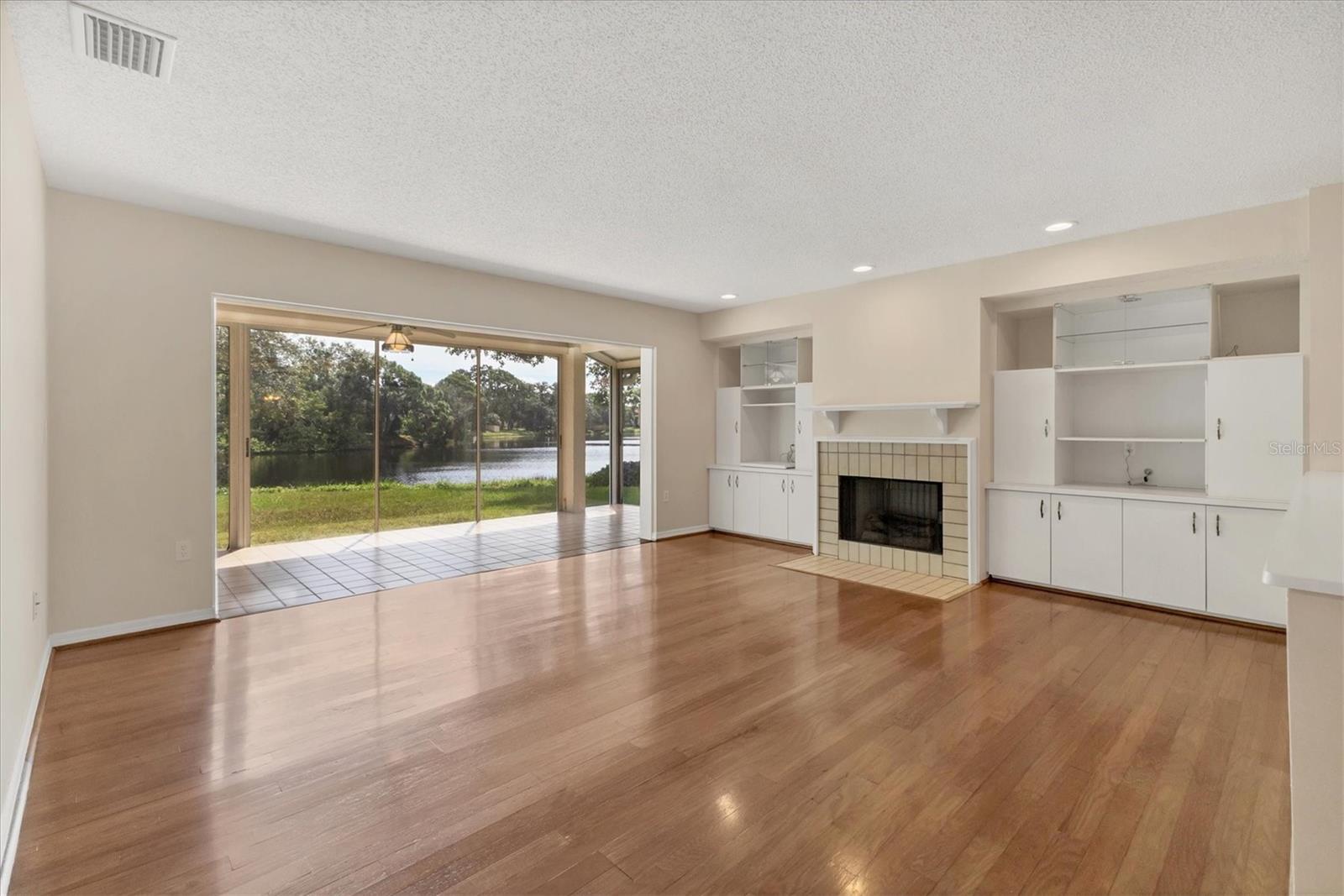 Listing Image #9