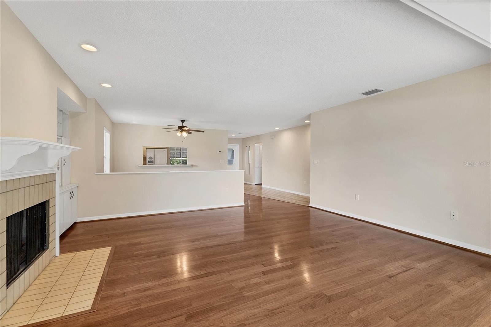 Listing Image #11