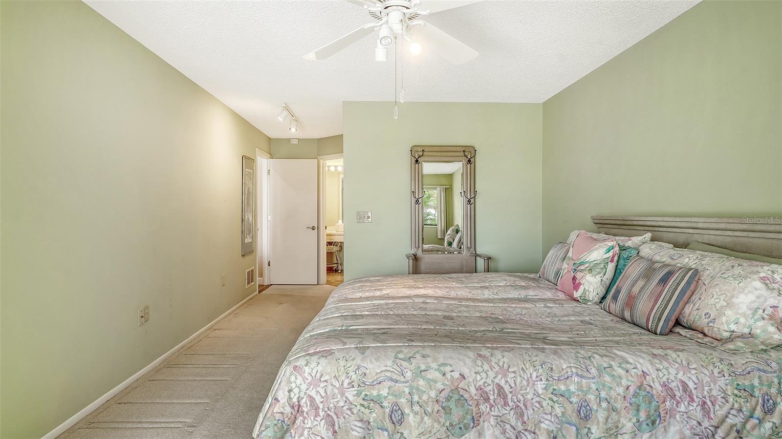 Listing Image #28