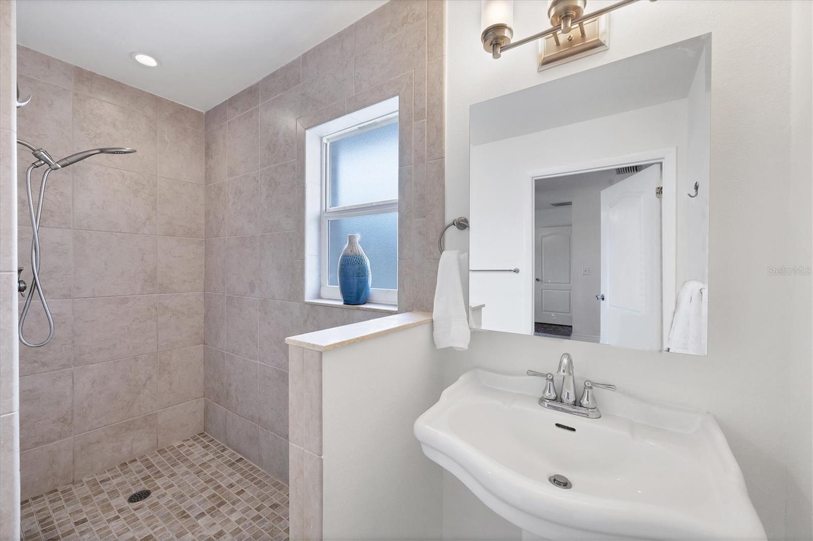 Listing Image #11