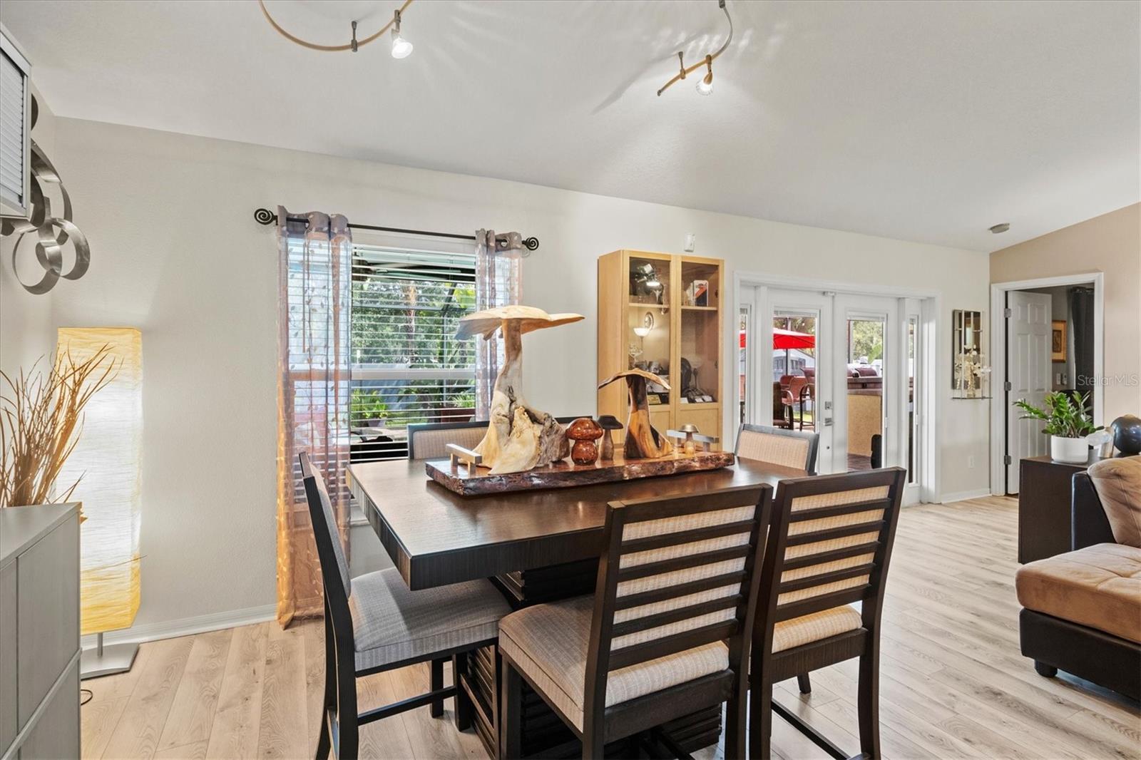 Listing Image #7