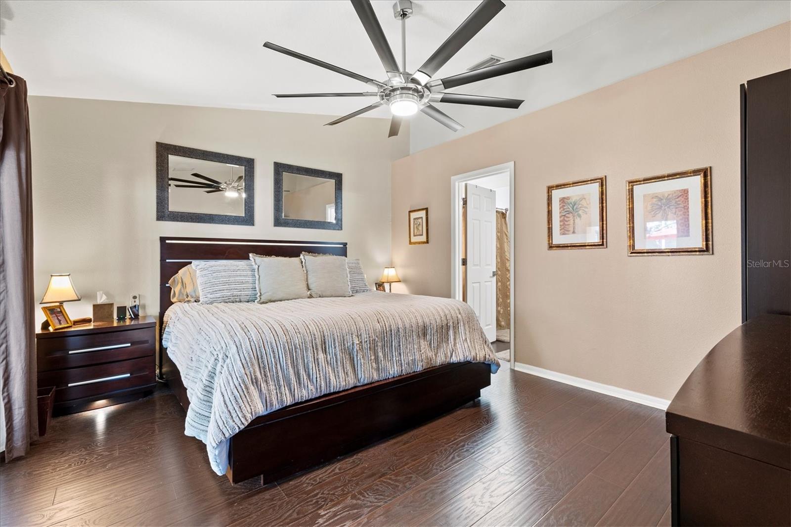 Listing Image #12