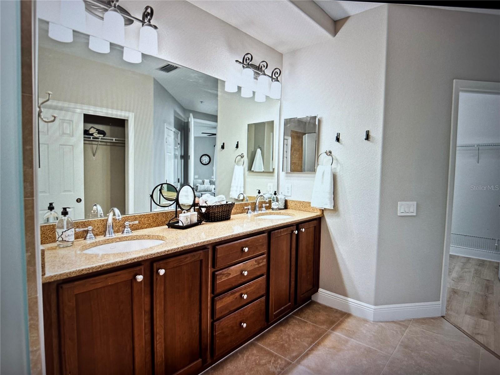 Listing Image #5