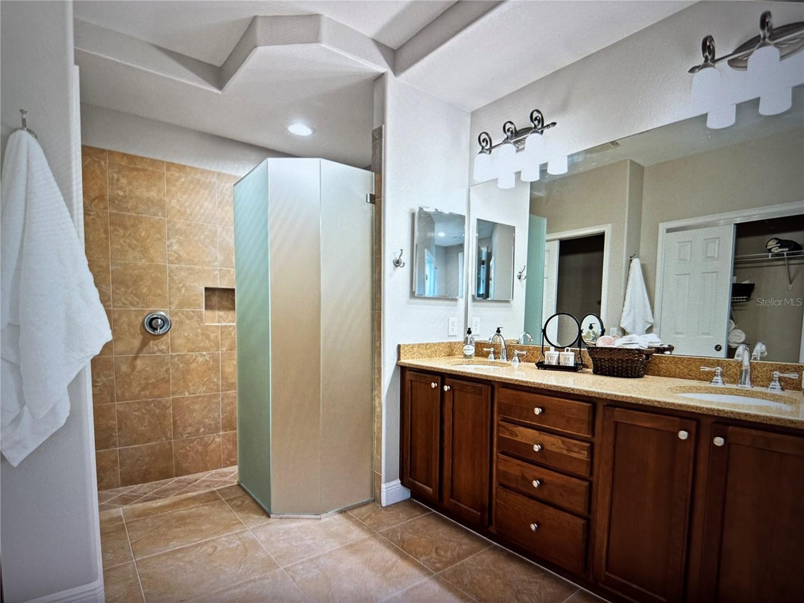 Listing Image #7