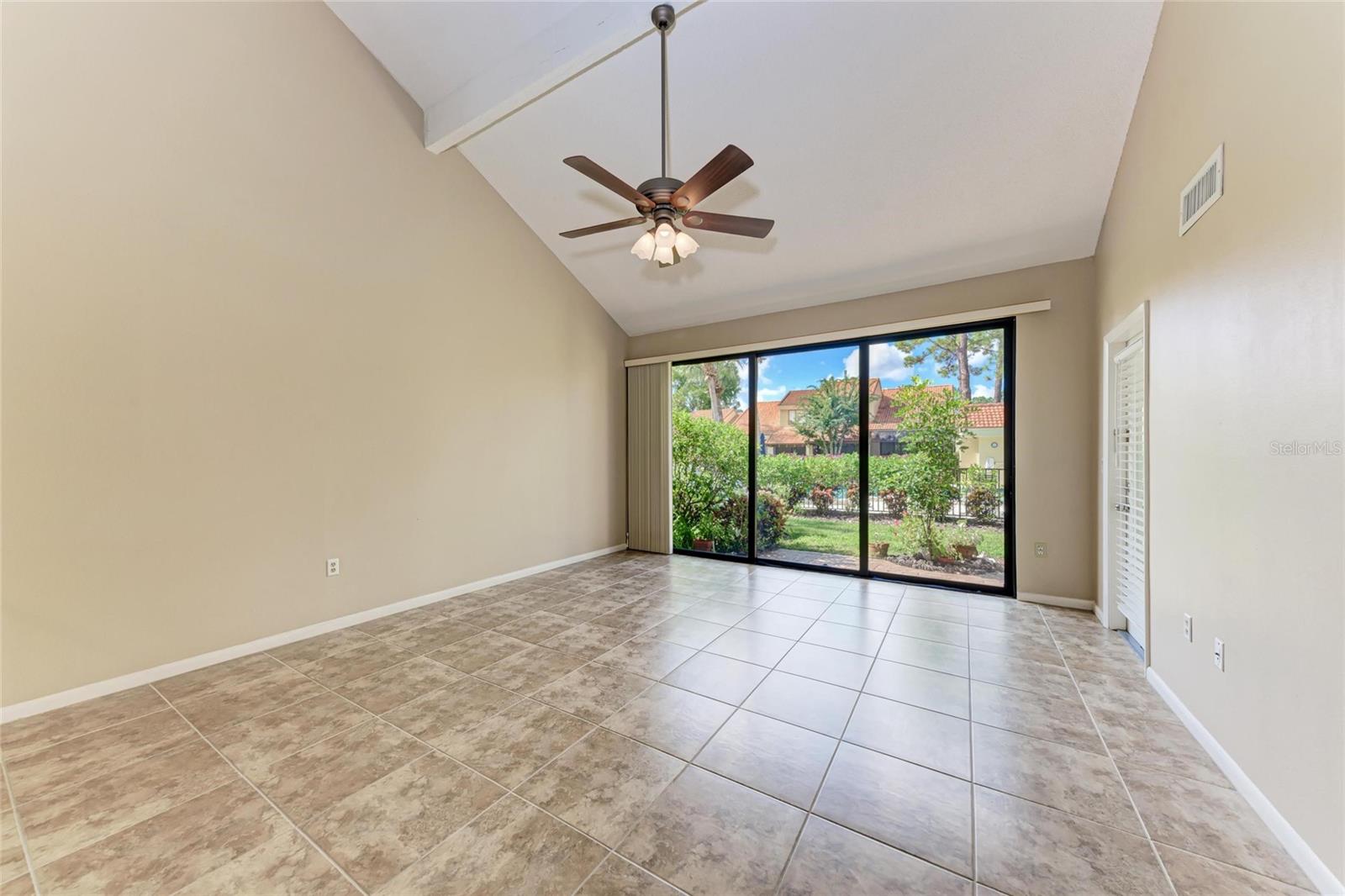Listing Image #9