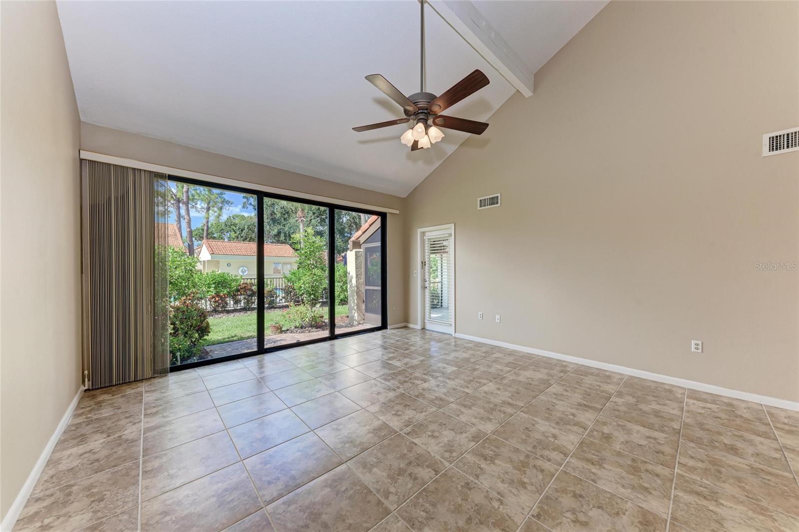 Listing Image #10