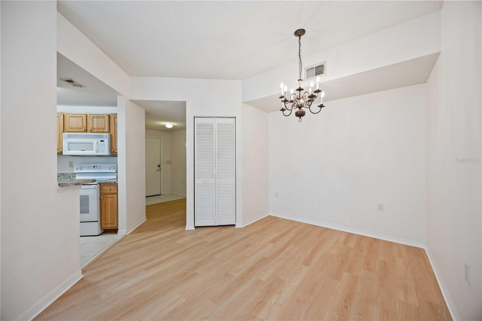 Listing Image #4