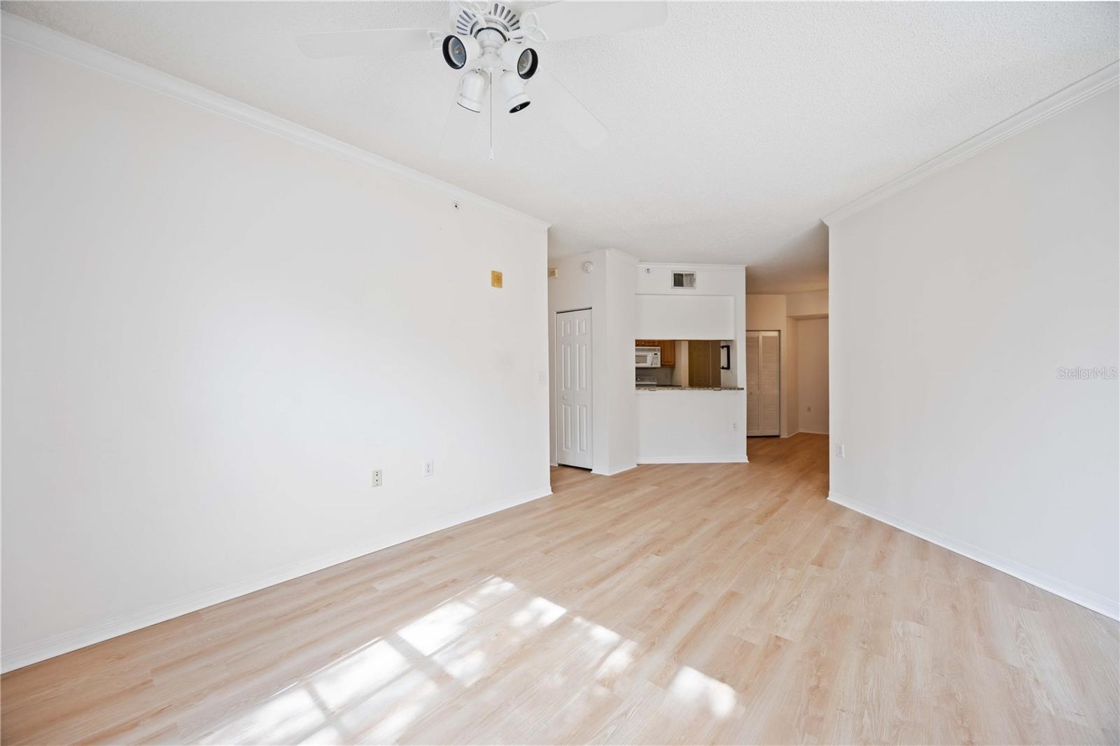Listing Image #9