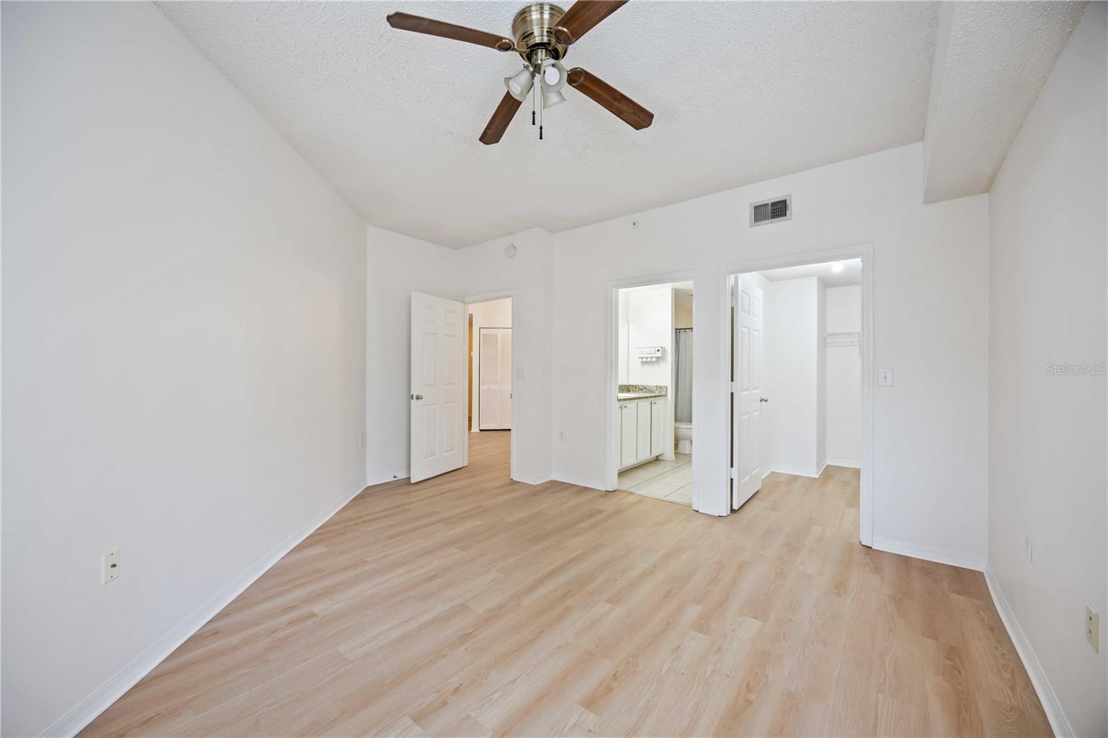 Listing Image #12