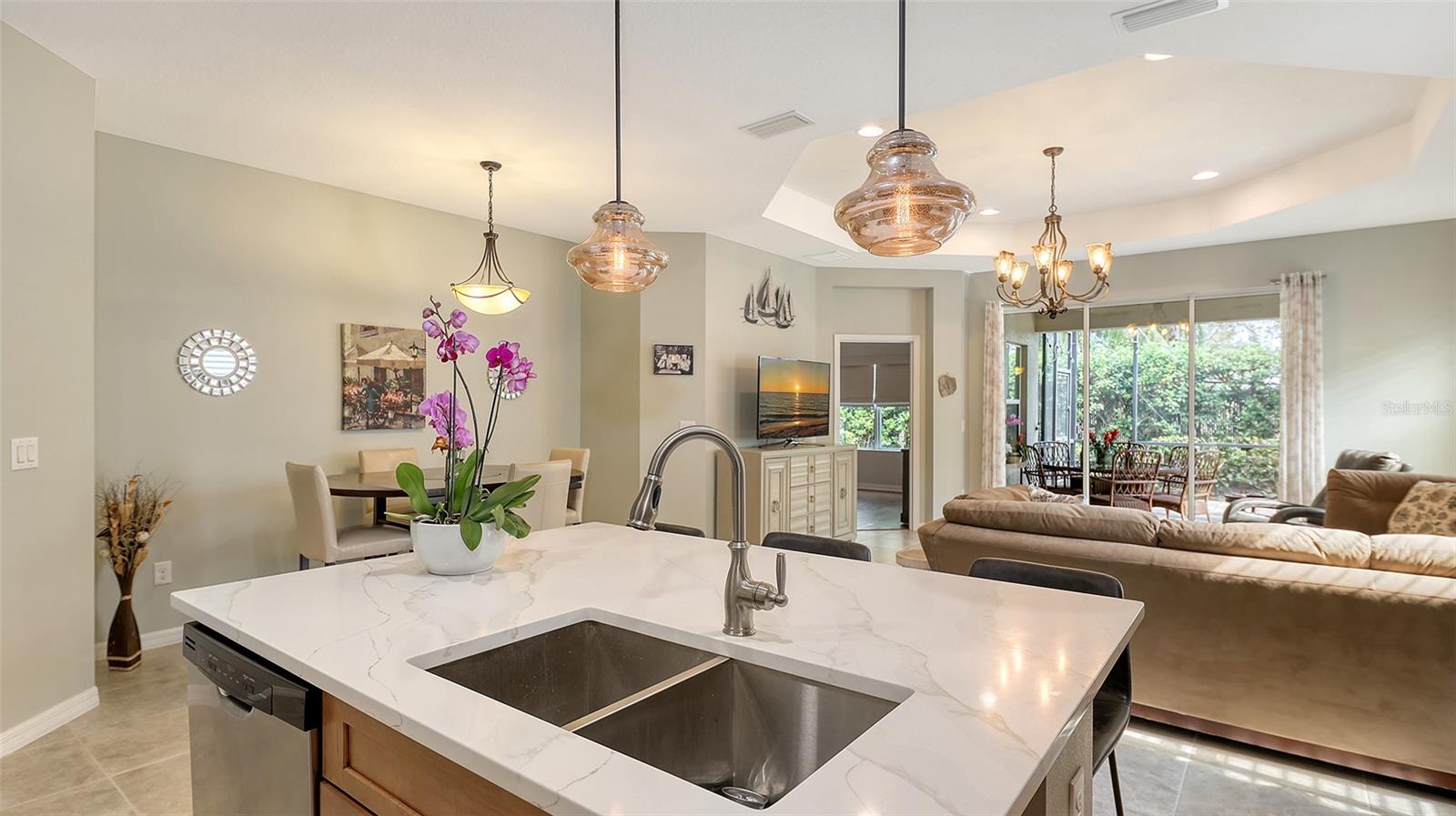 Listing Image #11