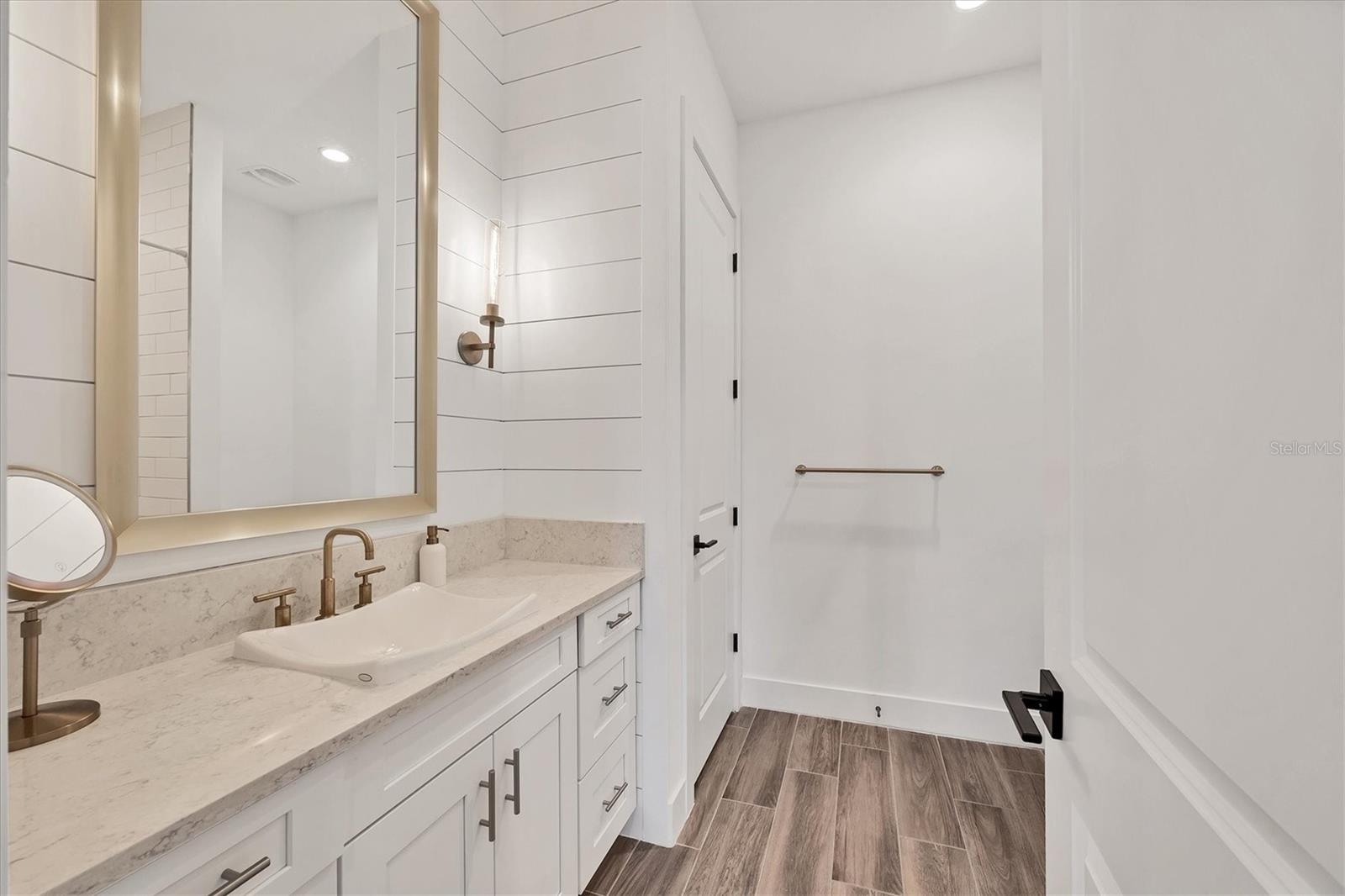 Listing Image #28