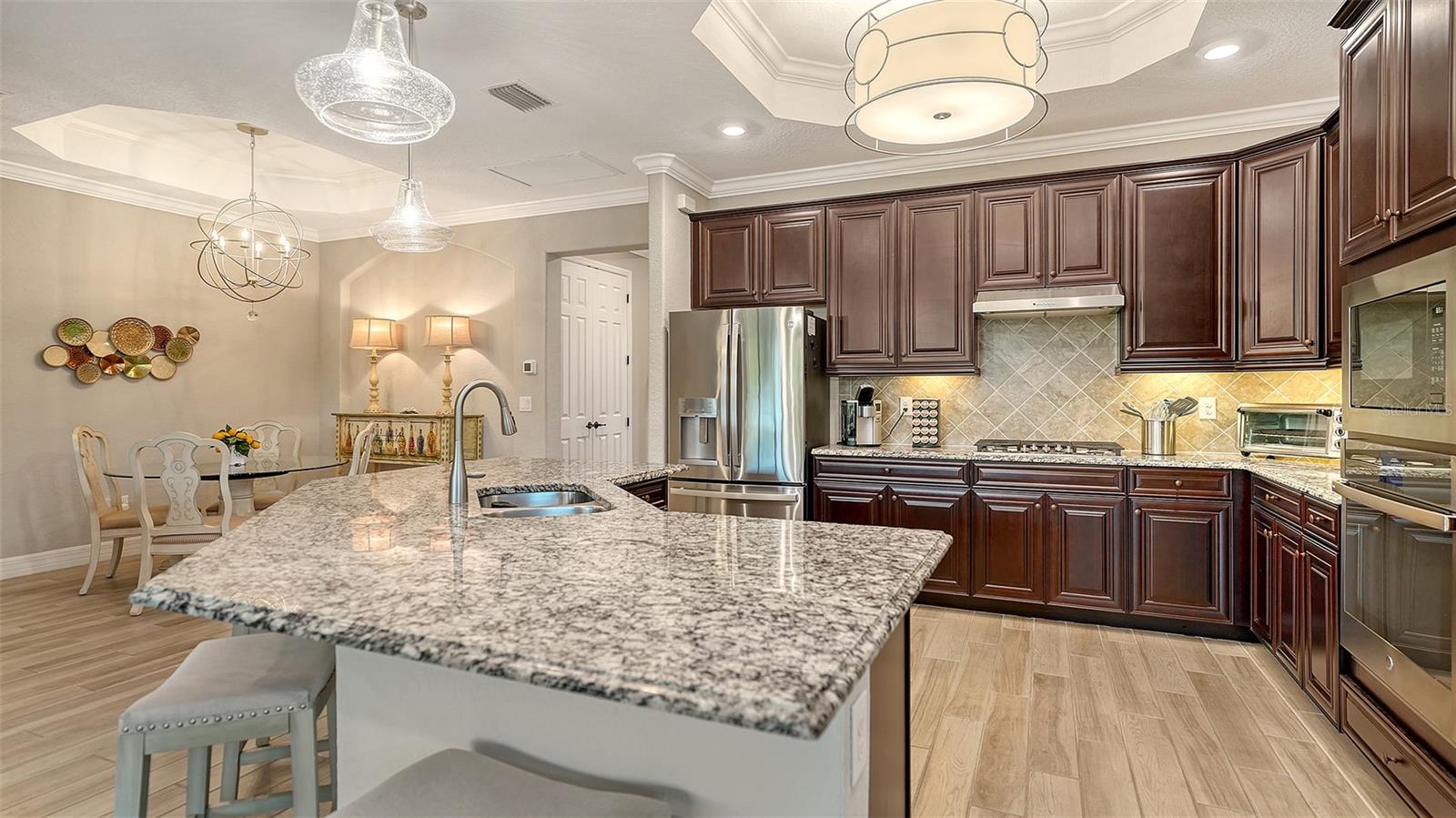 Listing Image #12