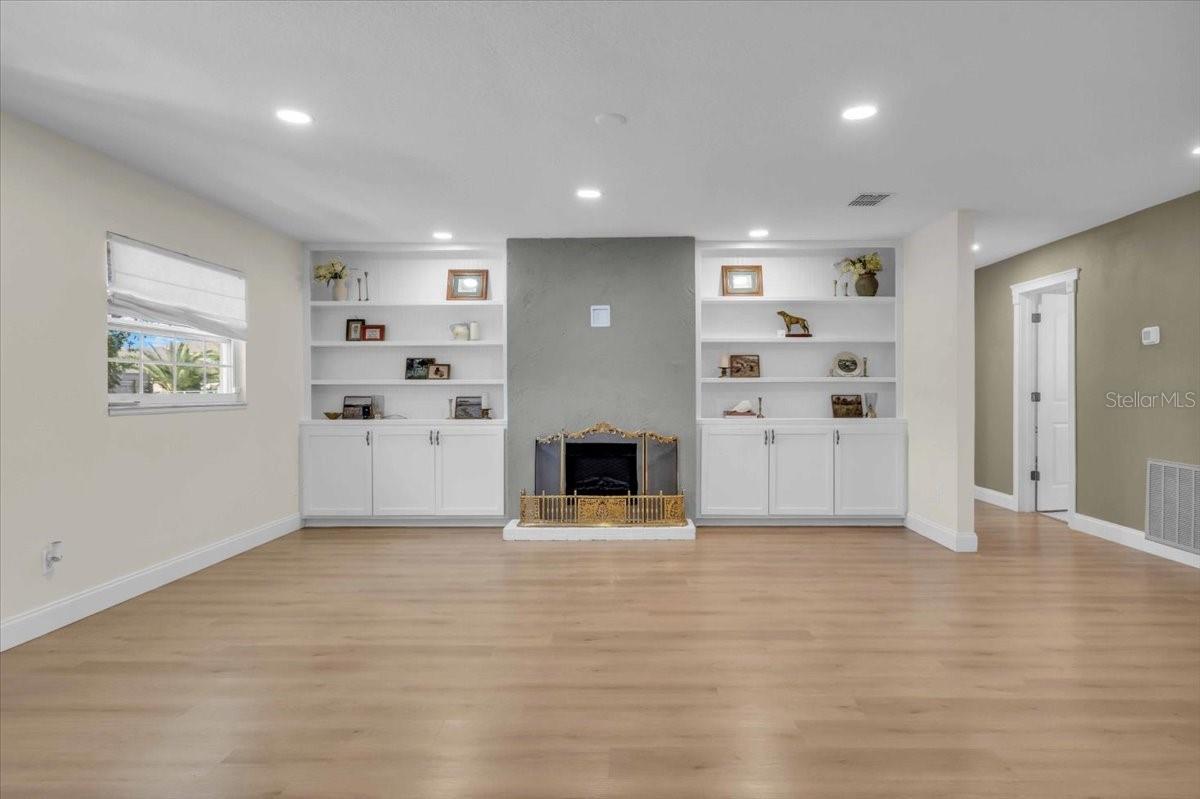 Listing Image #12