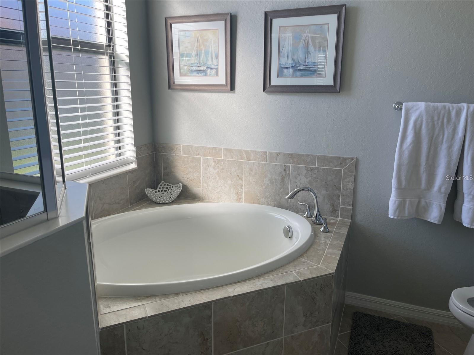 Listing Image #10