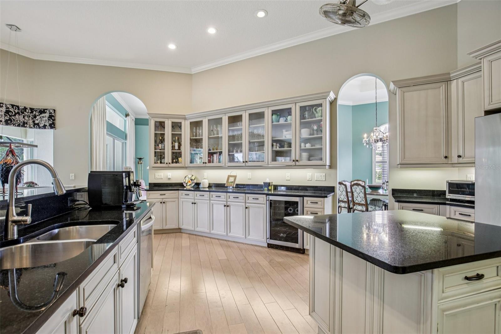 Listing Image #11