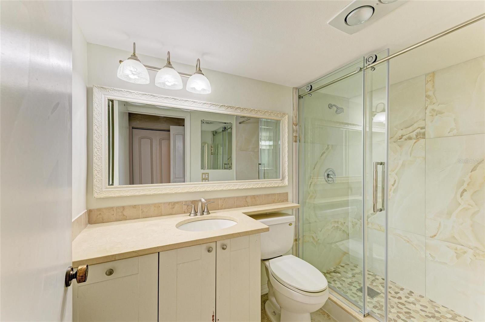 Listing Image #10